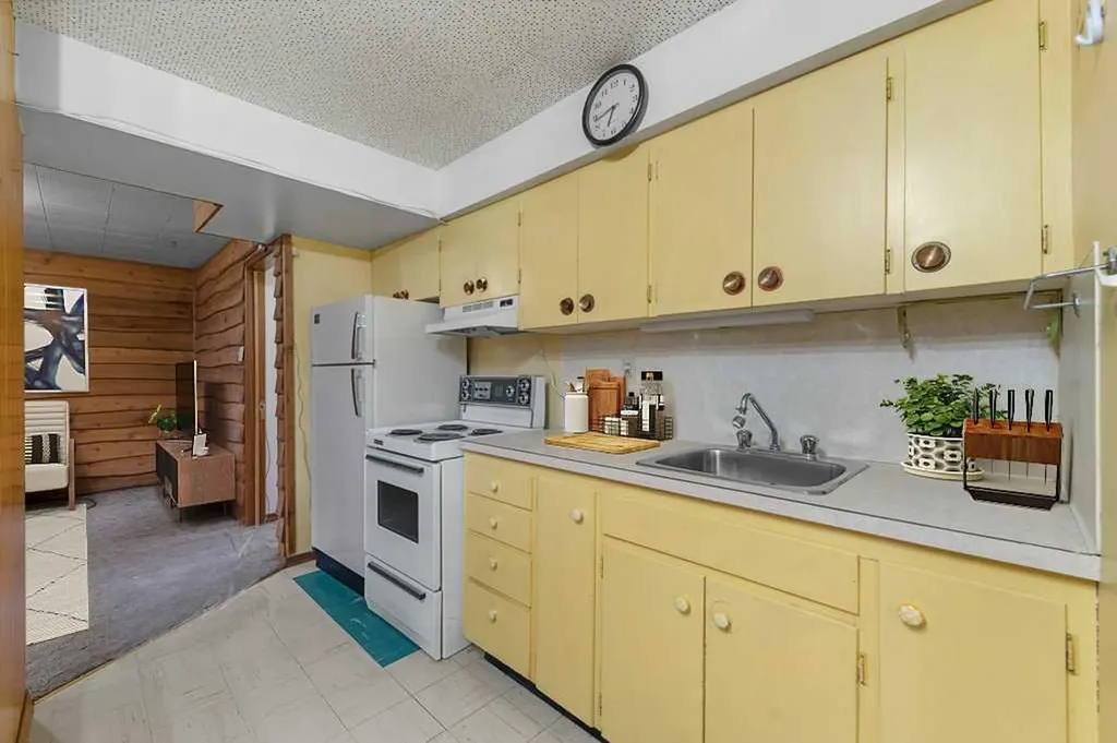 4207 Brisebois Drive NW Calgary AB T2L 2G1