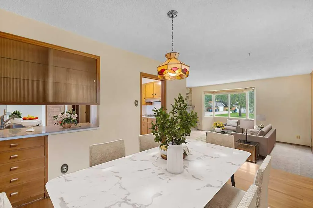 4207 Brisebois Drive NW Calgary AB T2L 2G1