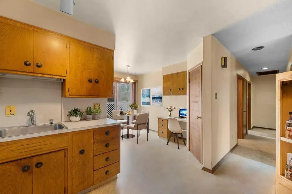 4207 Brisebois Drive NW Calgary AB T2L 2G1
