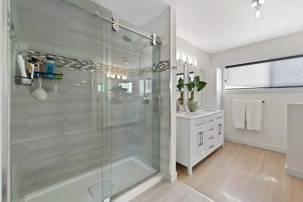 38 Westwood Drive SW Calgary AB T3C2V7