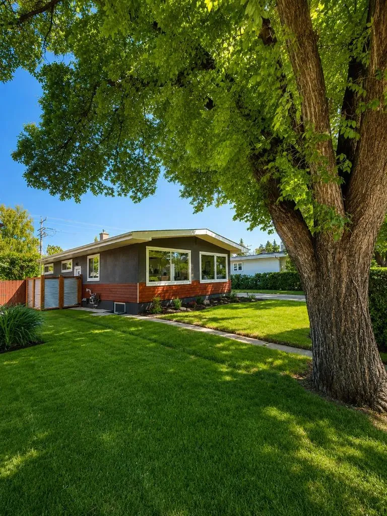 38 Westwood Drive SW Calgary AB T3C2V7