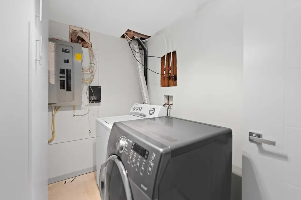 38 Westwood Drive SW Calgary AB T3C2V7