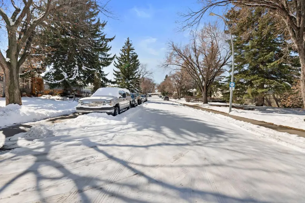 38 Westwood Drive SW Calgary AB T3C2V7