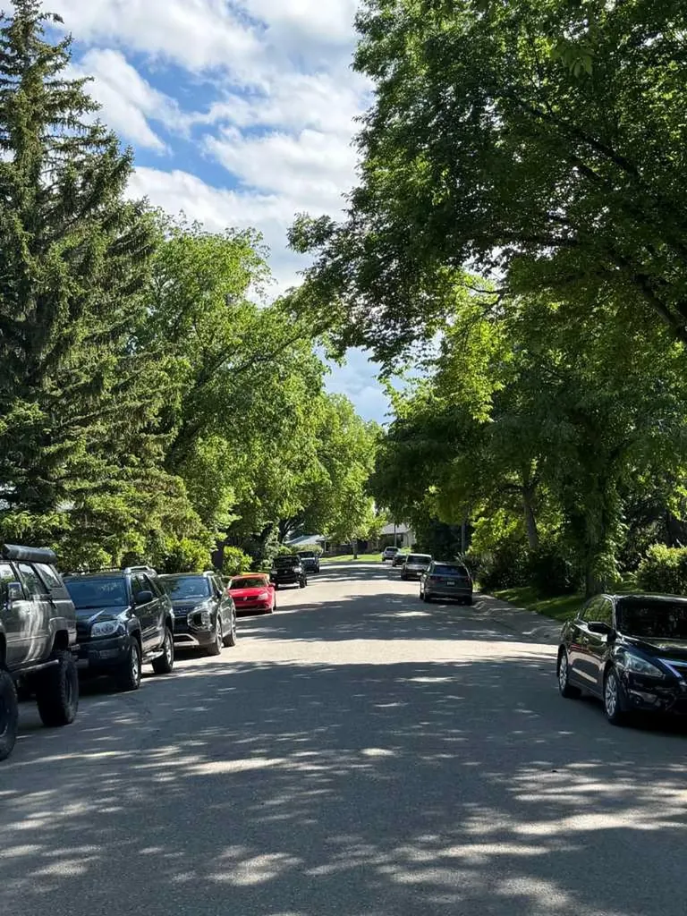 38 Westwood Drive SW Calgary AB T3C2V7
