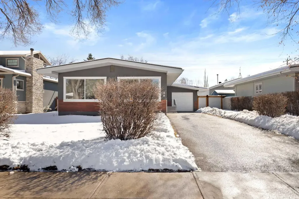 38 Westwood Drive SW Calgary AB T3C2V7