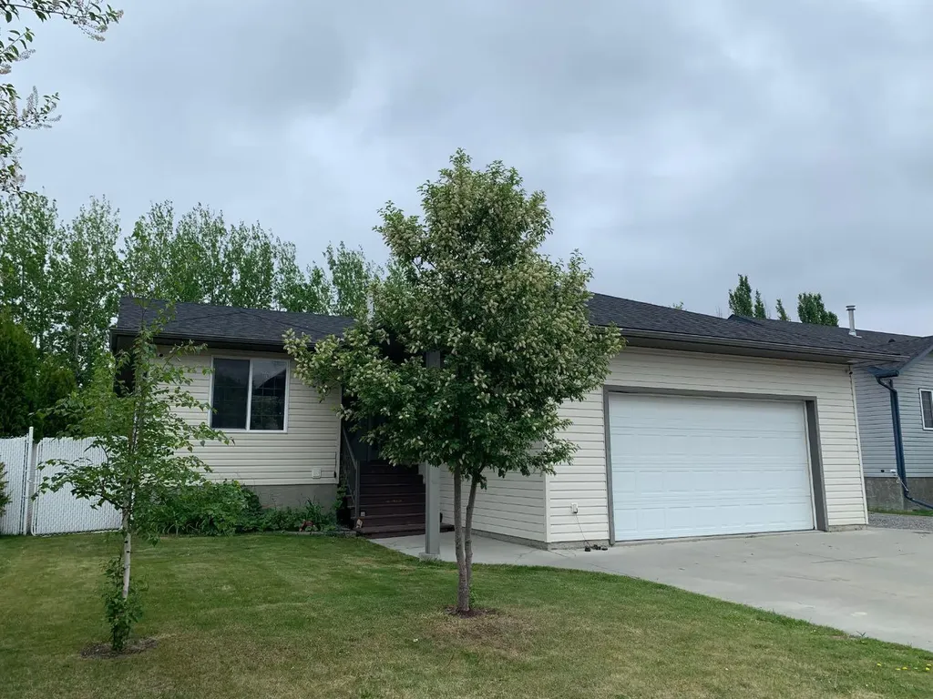 118 Poplar Drive Whitecourt AB T7S 1X1