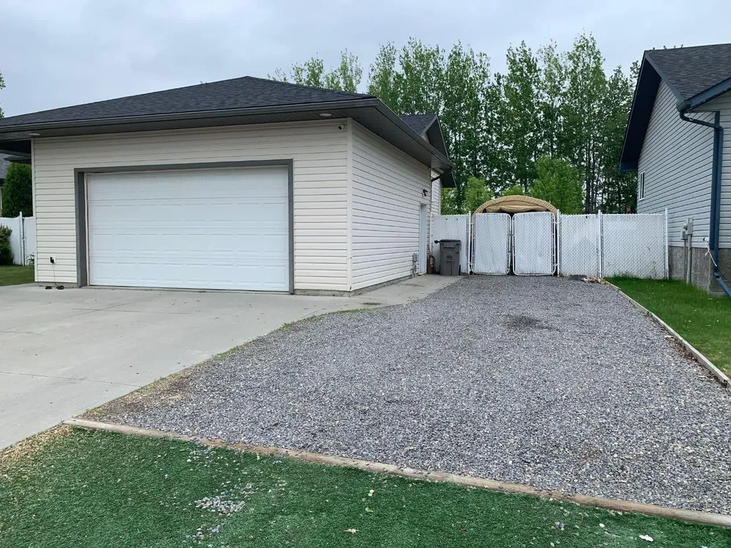 118 Poplar Drive Whitecourt AB T7S 1X1