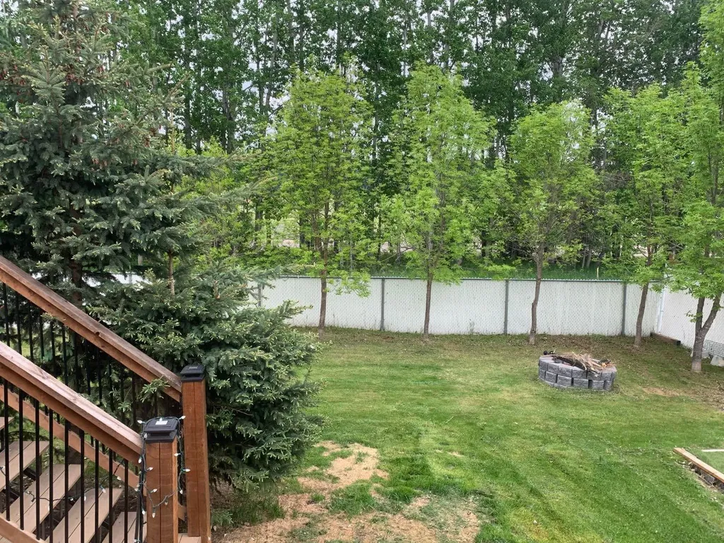 118 Poplar Drive Whitecourt AB T7S 1X1