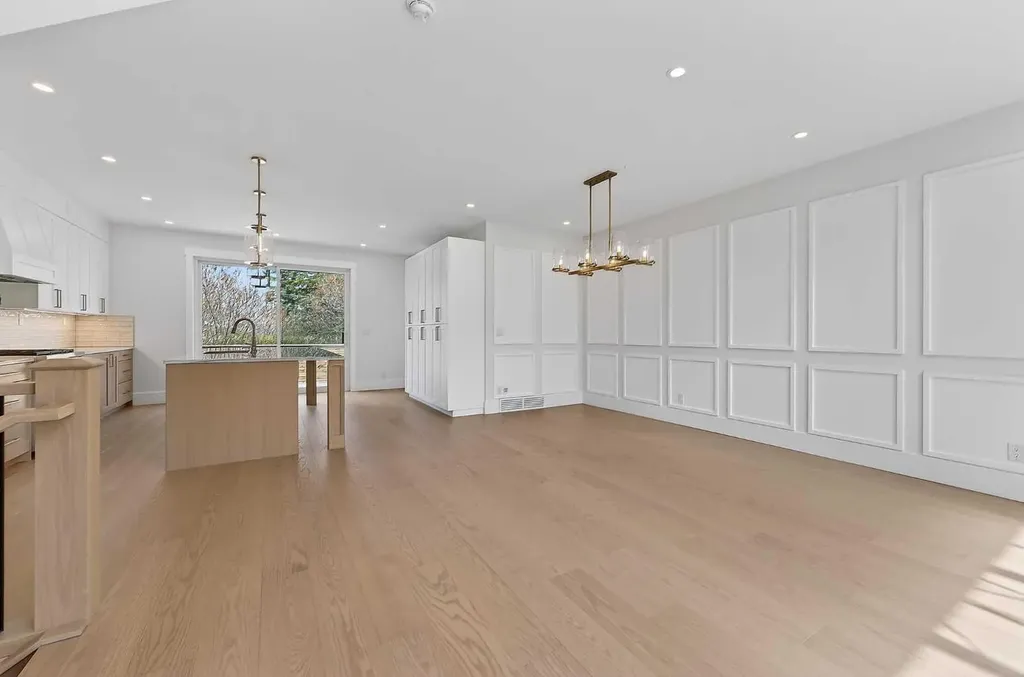 88 Woodlark Drive SW Calgary AB T3C 4H5