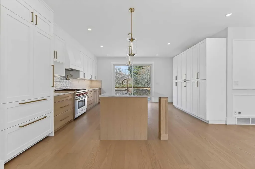 88 Woodlark Drive SW Calgary AB T3C 4H5