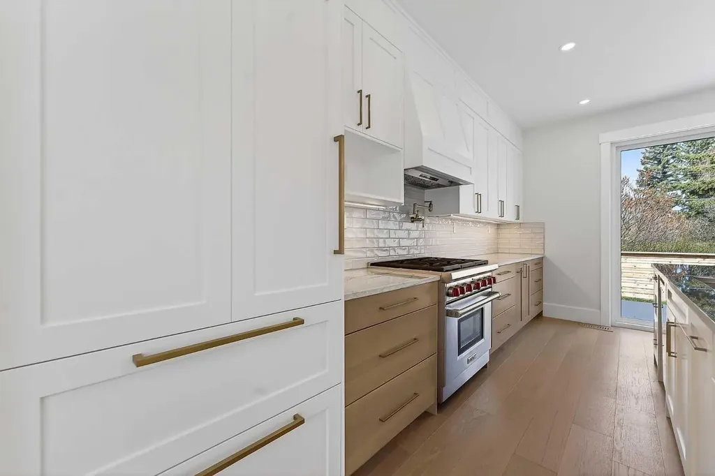 88 Woodlark Drive SW Calgary AB T3C 4H5