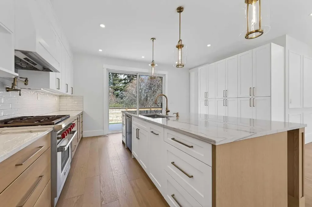 88 Woodlark Drive SW Calgary AB T3C 4H5