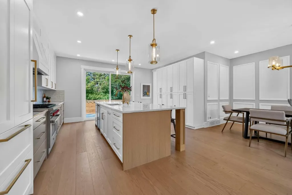 88 Woodlark Drive SW Calgary AB T3C 4H5
