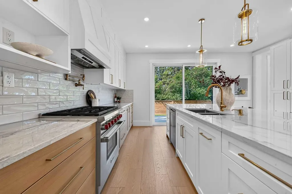 88 Woodlark Drive SW Calgary AB T3C 4H5