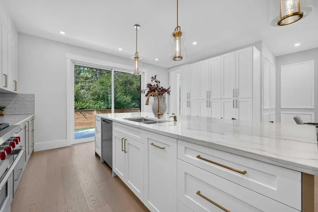 88 Woodlark Drive SW Calgary AB T3C 4H5