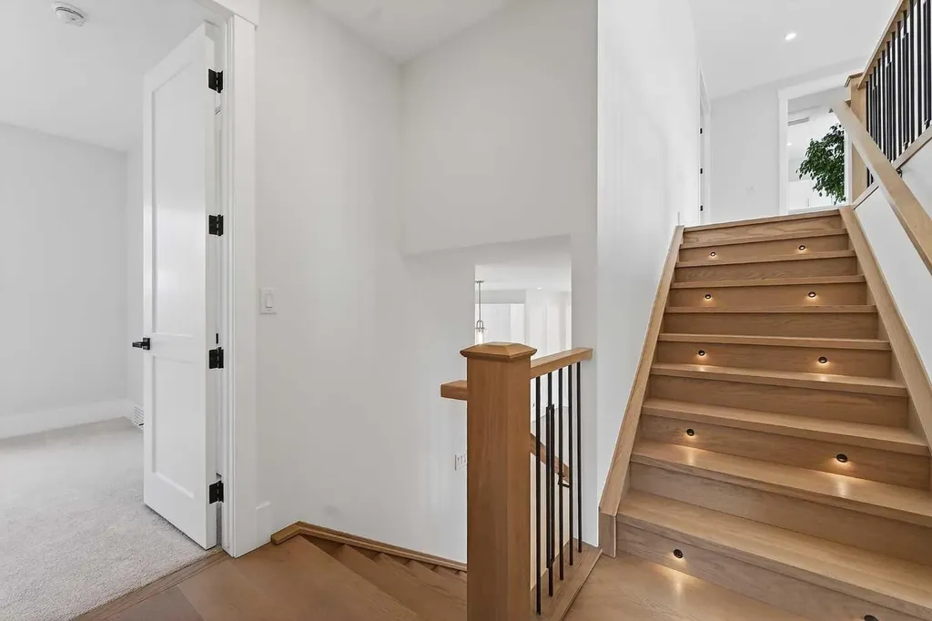 88 Woodlark Drive SW Calgary AB T3C 4H5
