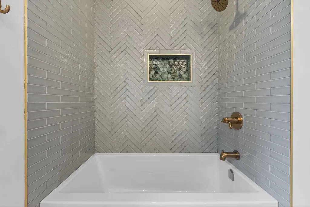 88 Woodlark Drive SW Calgary AB T3C 4H5