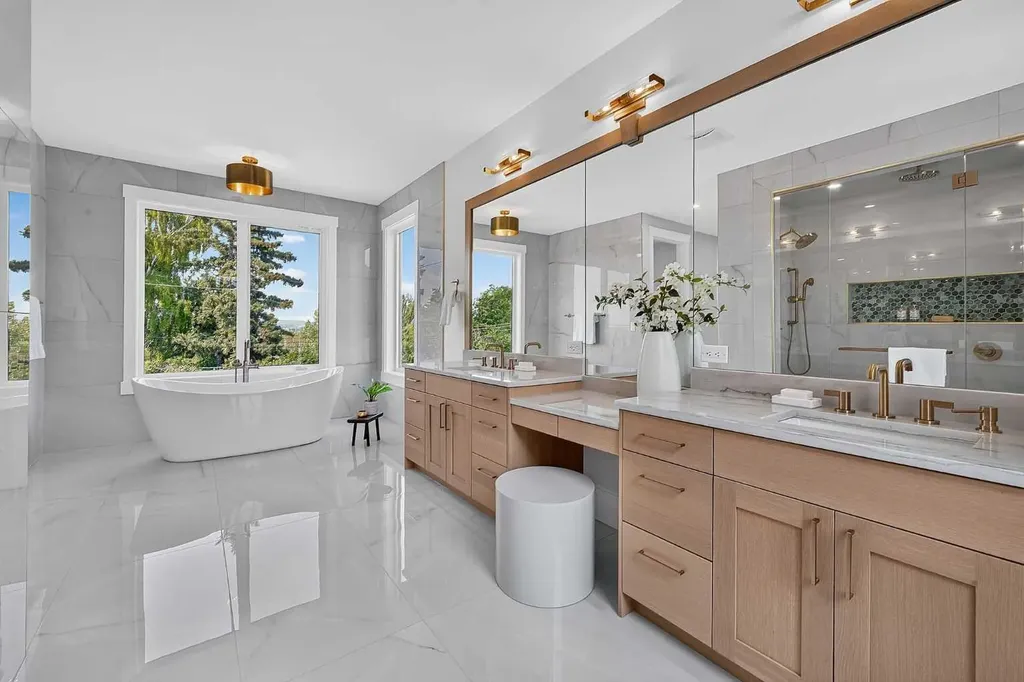 88 Woodlark Drive SW Calgary AB T3C 4H5