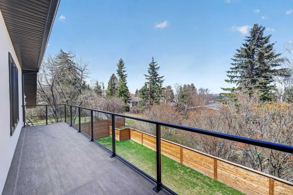 88 Woodlark Drive SW Calgary AB T3C 4H5