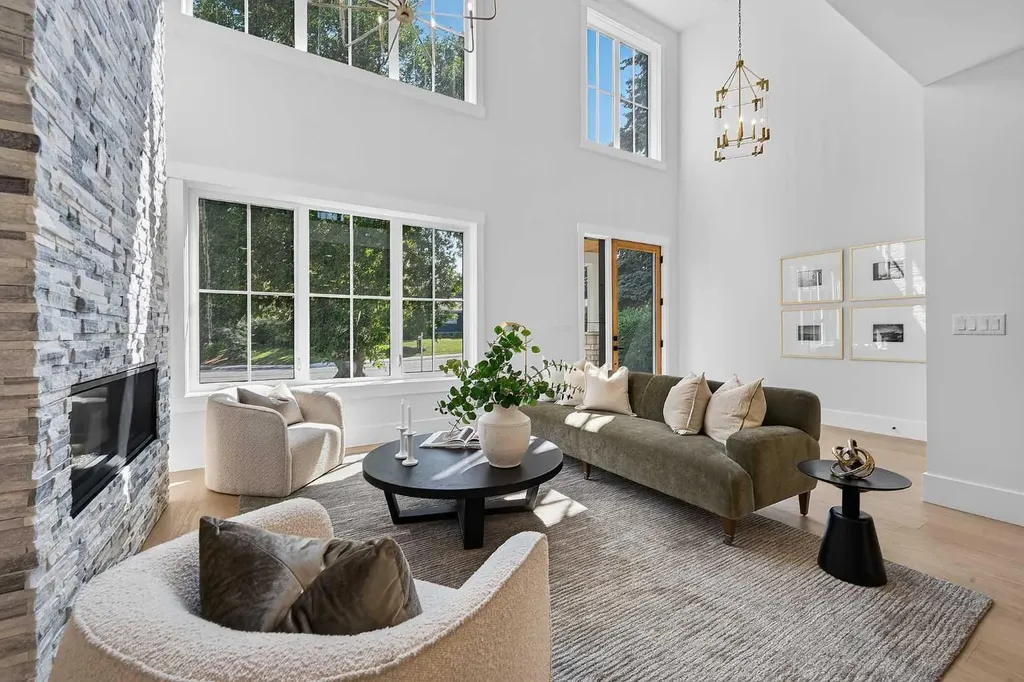 88 Woodlark Drive SW Calgary AB T3C 4H5