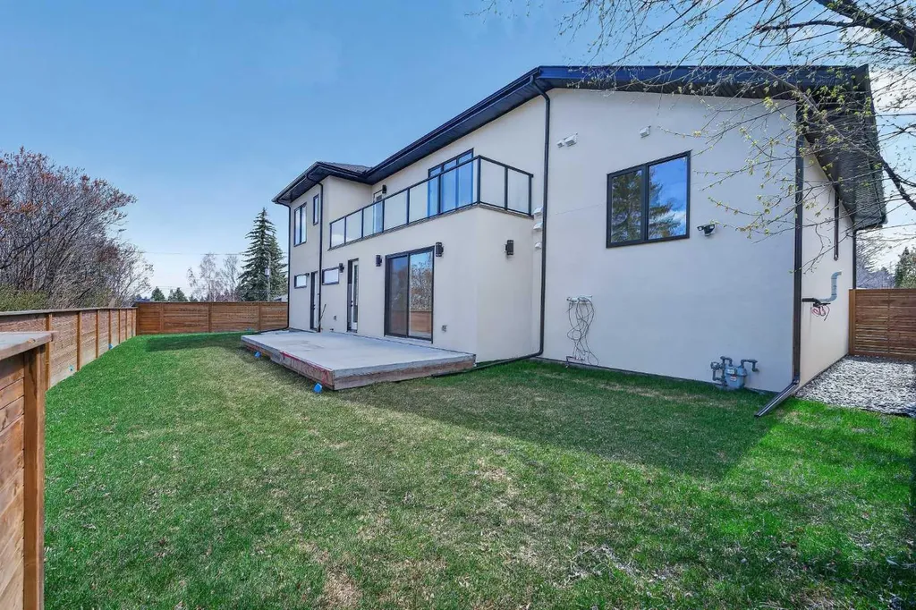 88 Woodlark Drive SW Calgary AB T3C 4H5