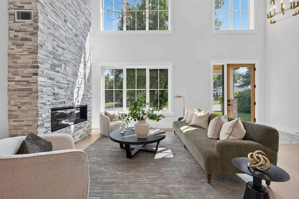 88 Woodlark Drive SW Calgary AB T3C 4H5