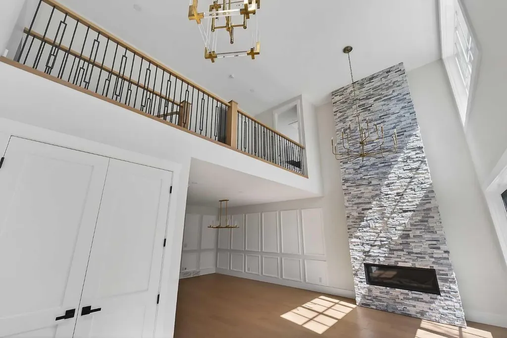 88 Woodlark Drive SW Calgary AB T3C 4H5