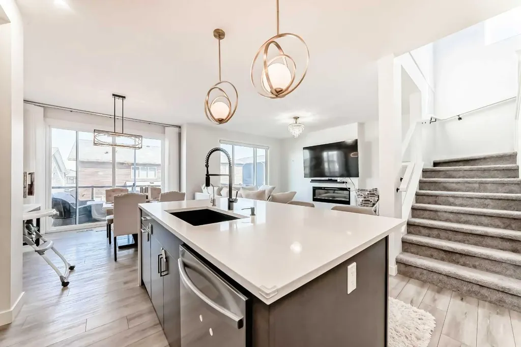 287 Amblehurst Way NW Calgary AB T3P2J8