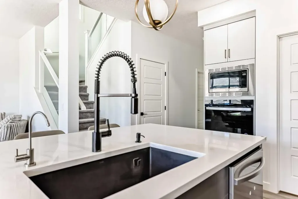 287 Amblehurst Way NW Calgary AB T3P2J8