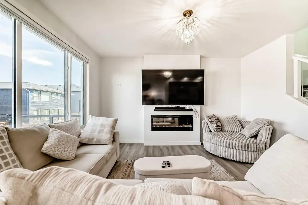 287 Amblehurst Way NW Calgary AB T3P2J8