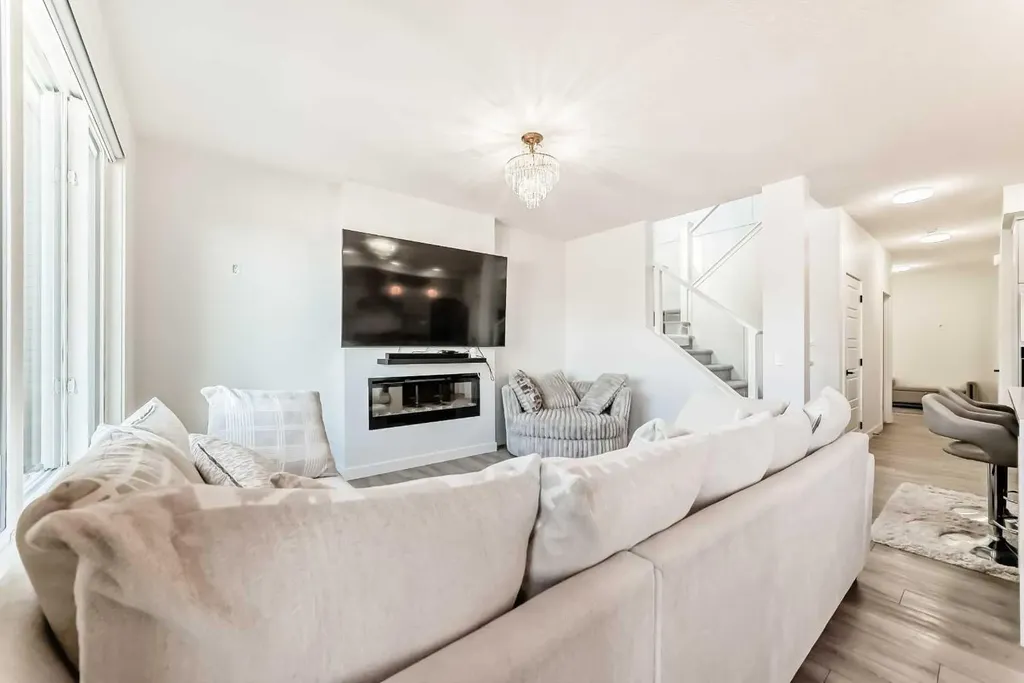 287 Amblehurst Way NW Calgary AB T3P2J8
