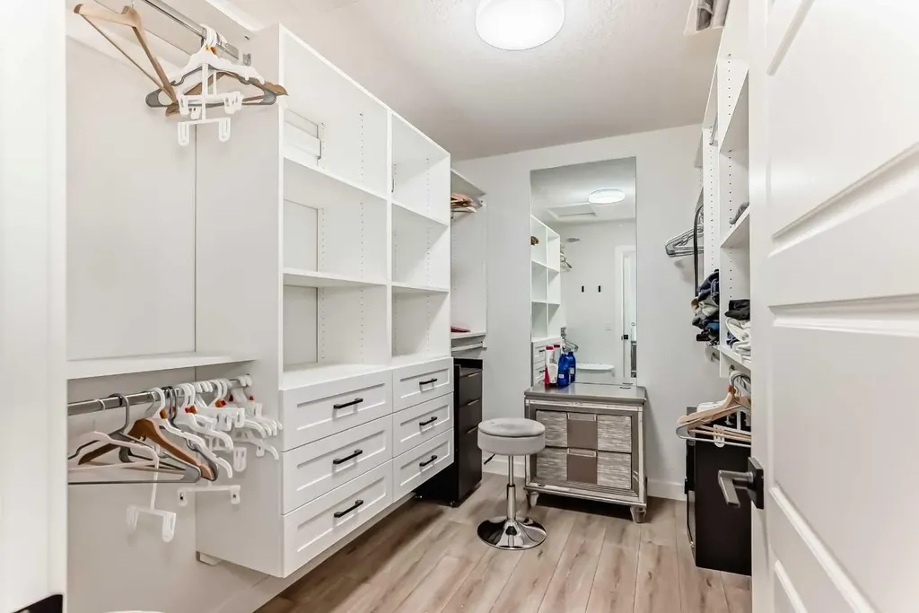 287 Amblehurst Way NW Calgary AB T3P2J8