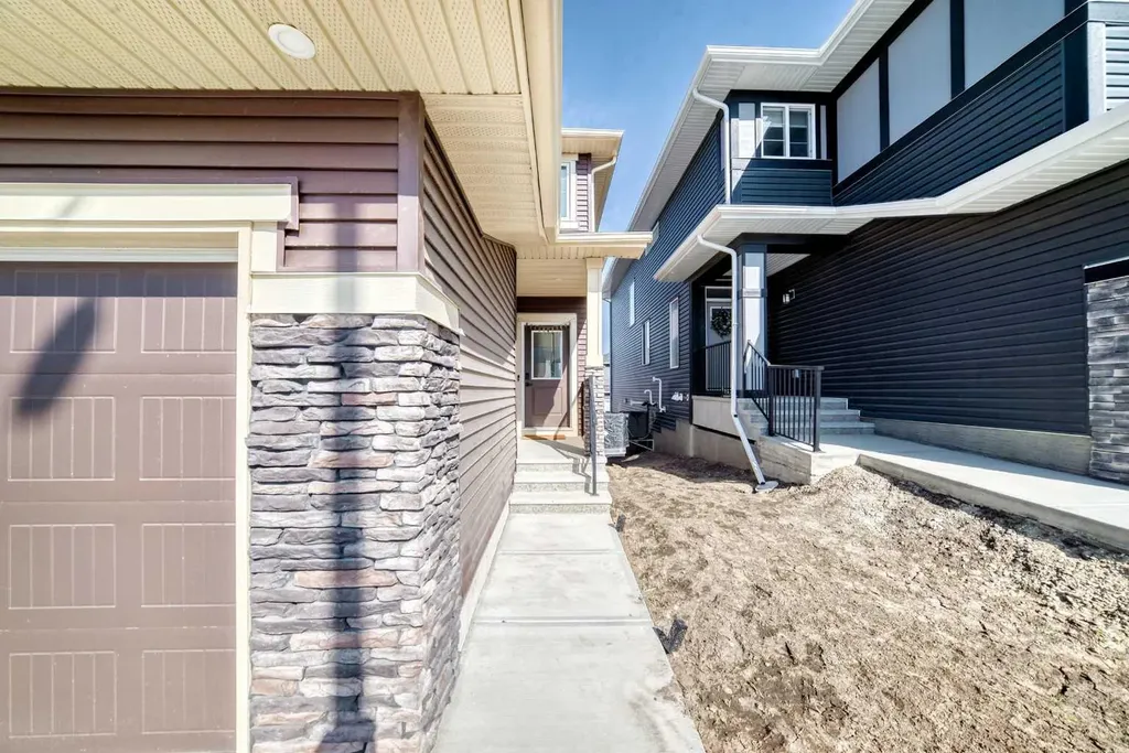 287 Amblehurst Way NW Calgary AB T3P2J8