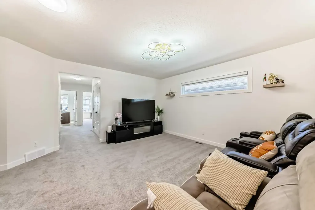 287 Amblehurst Way NW Calgary AB T3P2J8