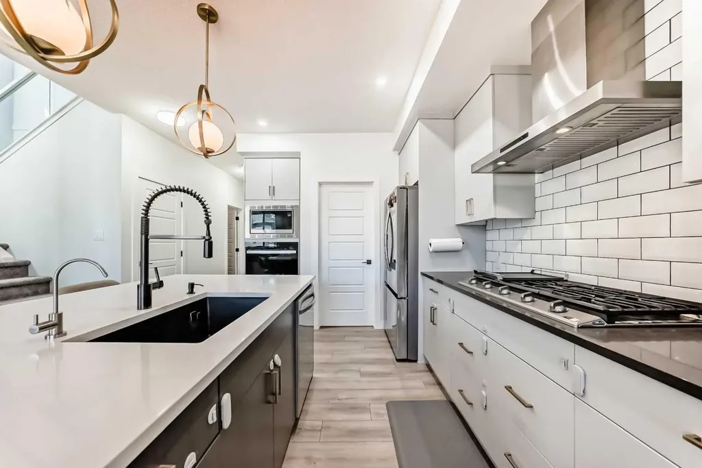 287 Amblehurst Way NW Calgary AB T3P2J8