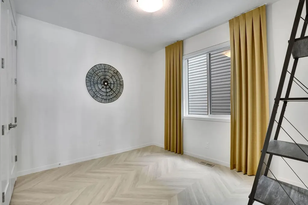 195 Lucas Common NW Calgary AB T3P 2B3