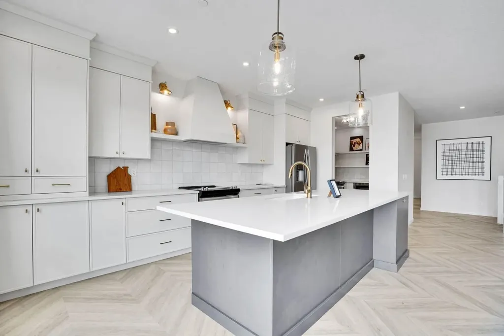 195 Lucas Common NW Calgary AB T3P 2B3
