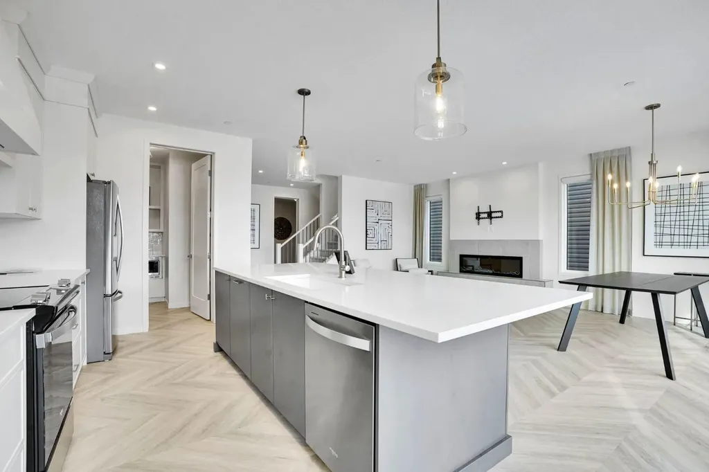 195 Lucas Common NW Calgary AB T3P 2B3