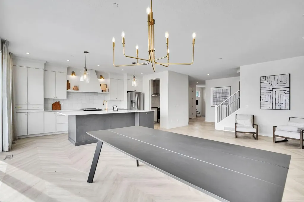195 Lucas Common NW Calgary AB T3P 2B3