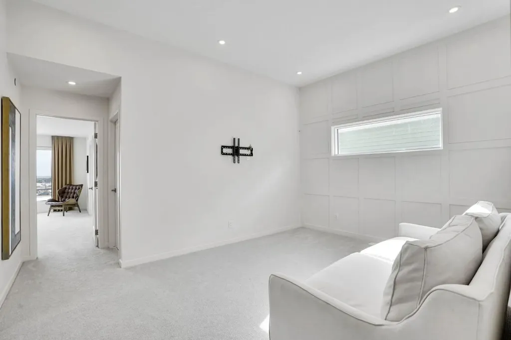 195 Lucas Common NW Calgary AB T3P 2B3