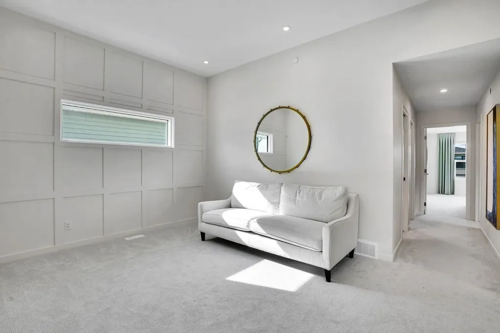 195 Lucas Common NW Calgary AB T3P 2B3