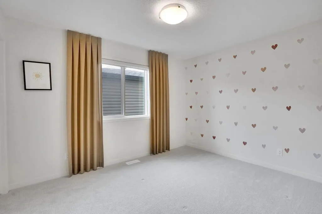 195 Lucas Common NW Calgary AB T3P 2B3