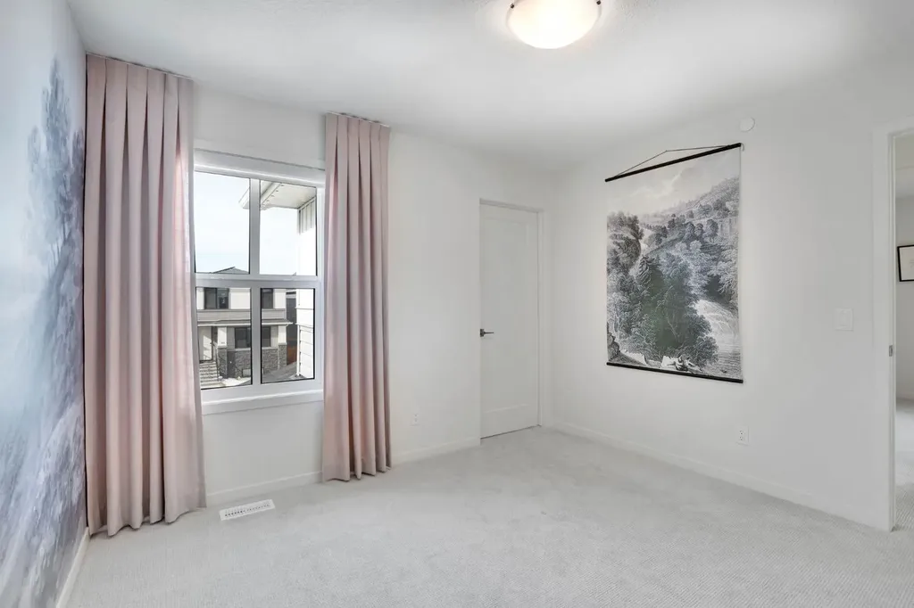 195 Lucas Common NW Calgary AB T3P 2B3