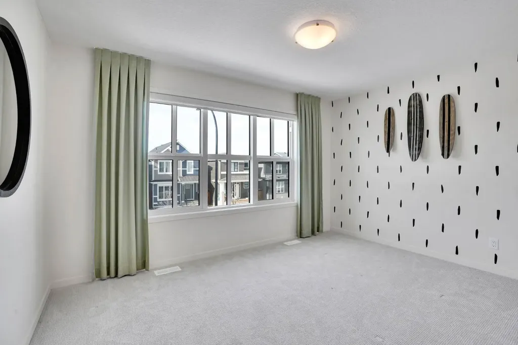 195 Lucas Common NW Calgary AB T3P 2B3