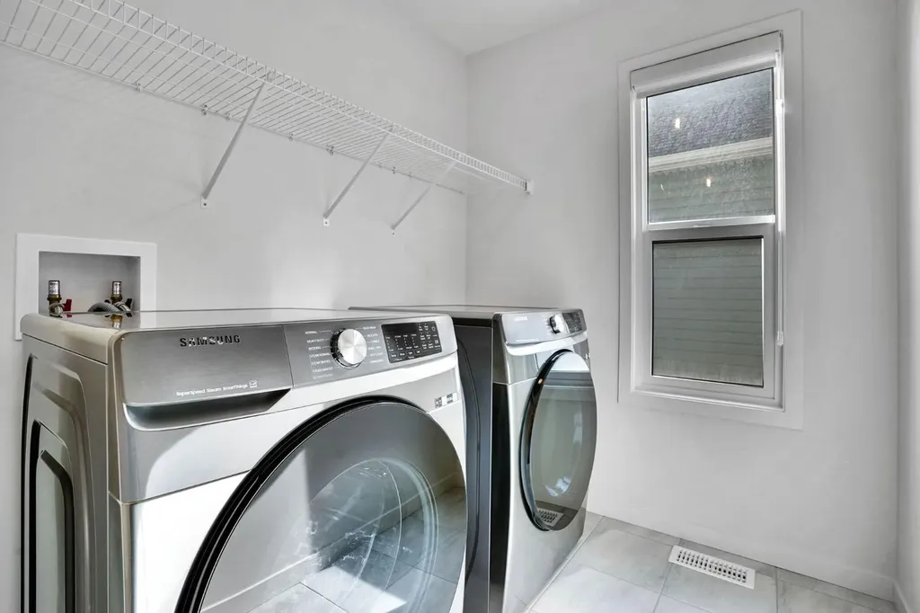 195 Lucas Common NW Calgary AB T3P 2B3