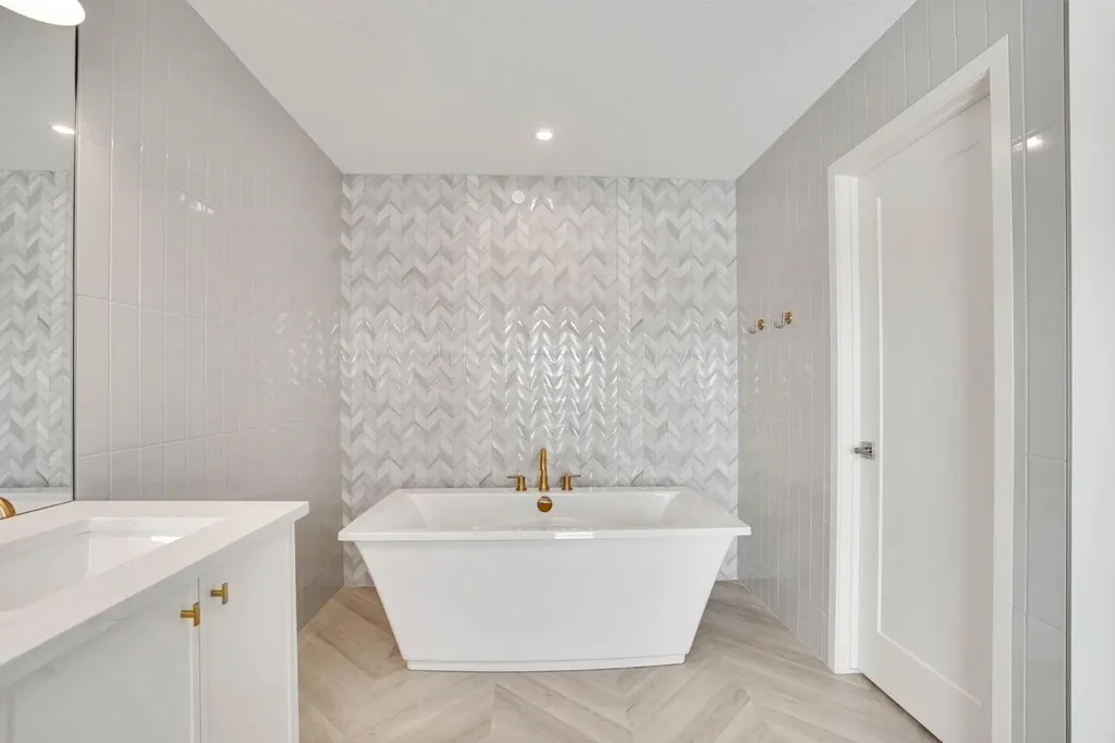 195 Lucas Common NW Calgary AB T3P 2B3