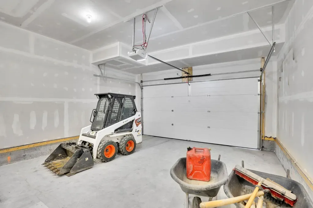 195 Lucas Common NW Calgary AB T3P 2B3