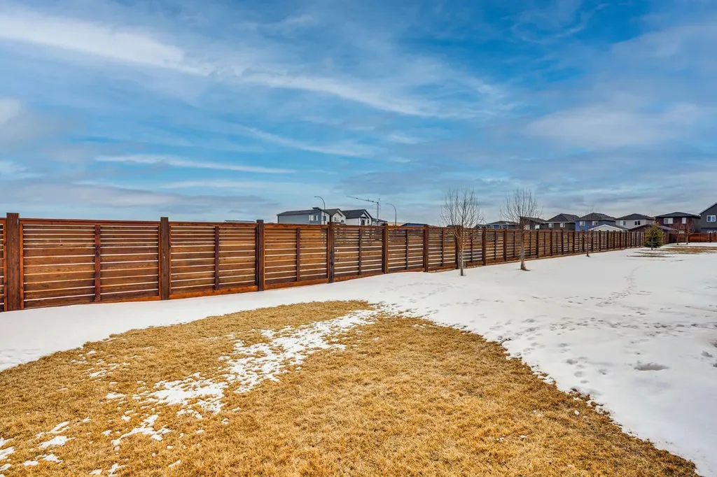 195 Lucas Common NW Calgary AB T3P 2B3
