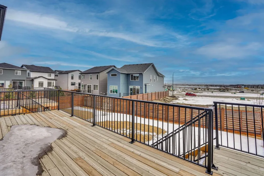 195 Lucas Common NW Calgary AB T3P 2B3