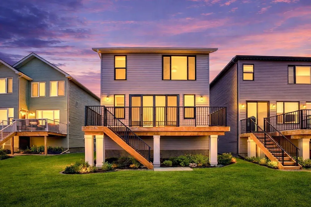 195 Lucas Common NW Calgary AB T3P 2B3